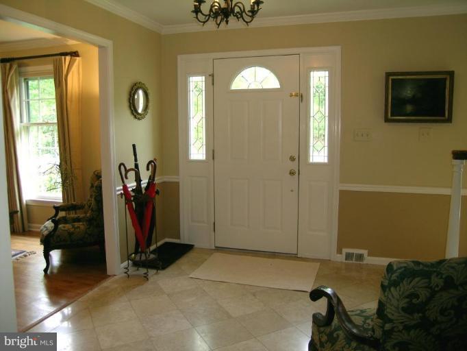 10213 Old Hunt Road Vienna, VA 22181 - Photo 11 of 25 Hallway