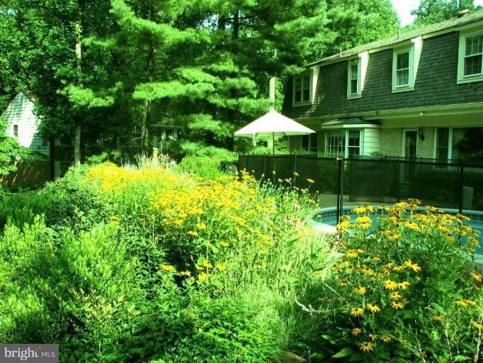 10213 Old Hunt Road Vienna, VA 22181 - Photo 22 of 25 Garden #2