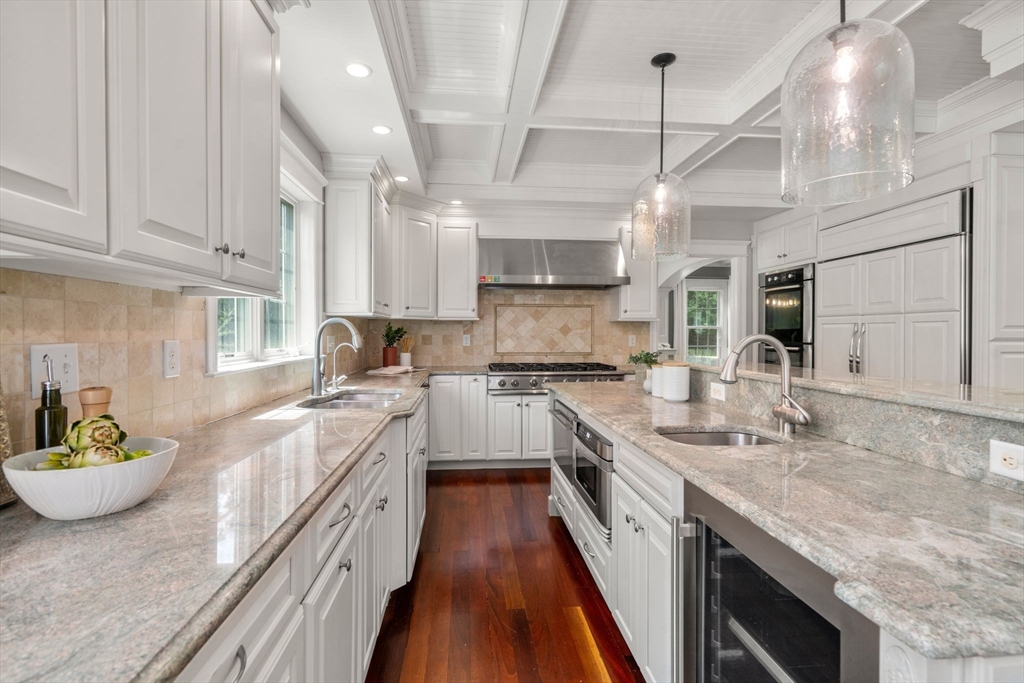 19 Dunedin Road Wellesley, MA 02481 - Photo 12 of 38