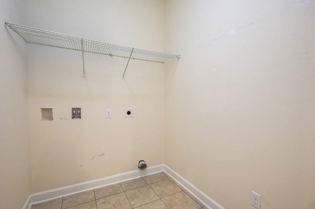 108 Nelly Street Freeport, FL 32439 - Photo 10 of 59 a view of a small room