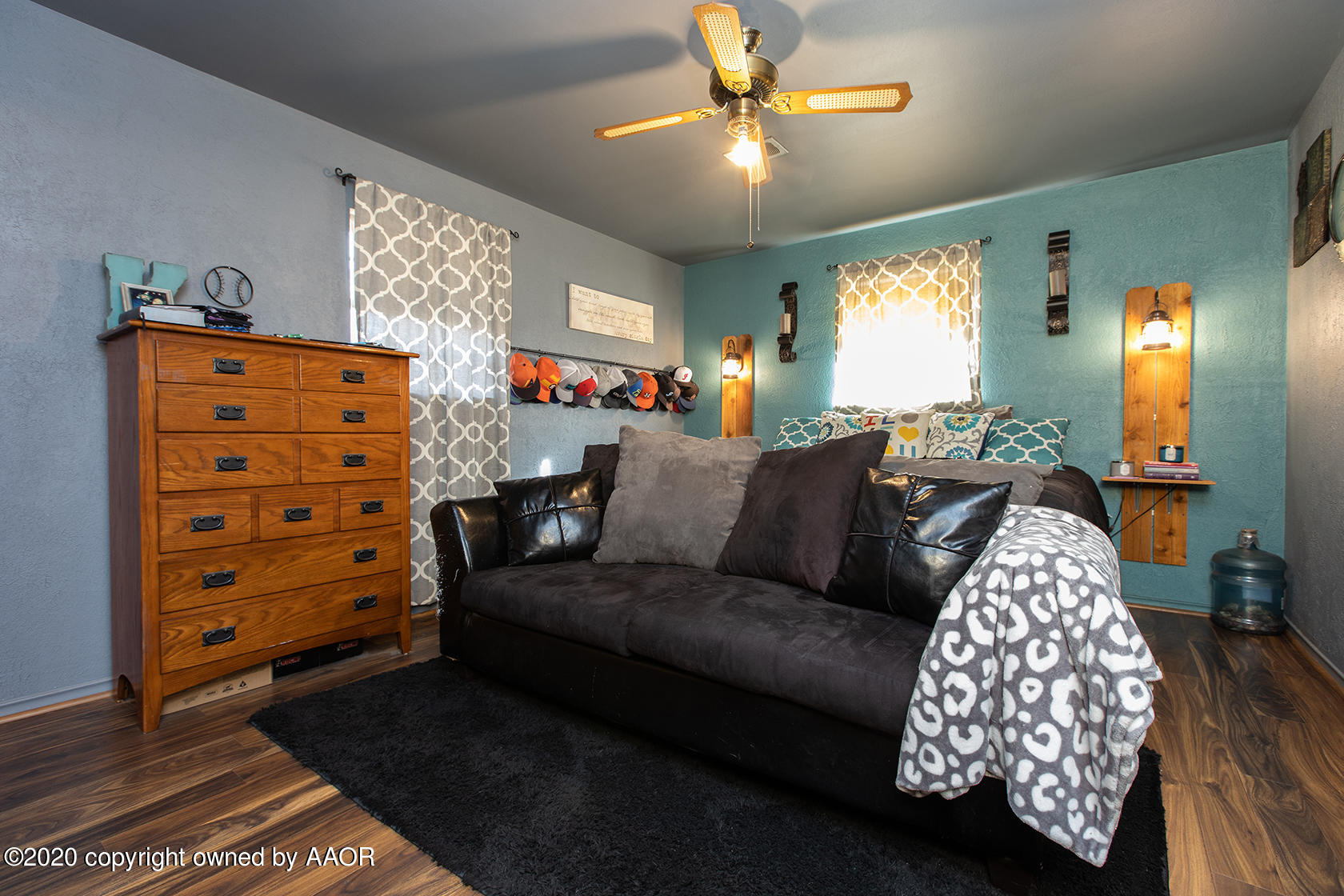 6017 Calumet Road Amarillo, TX 79106 - Photo 20 of 31 a living room with furniture and a window