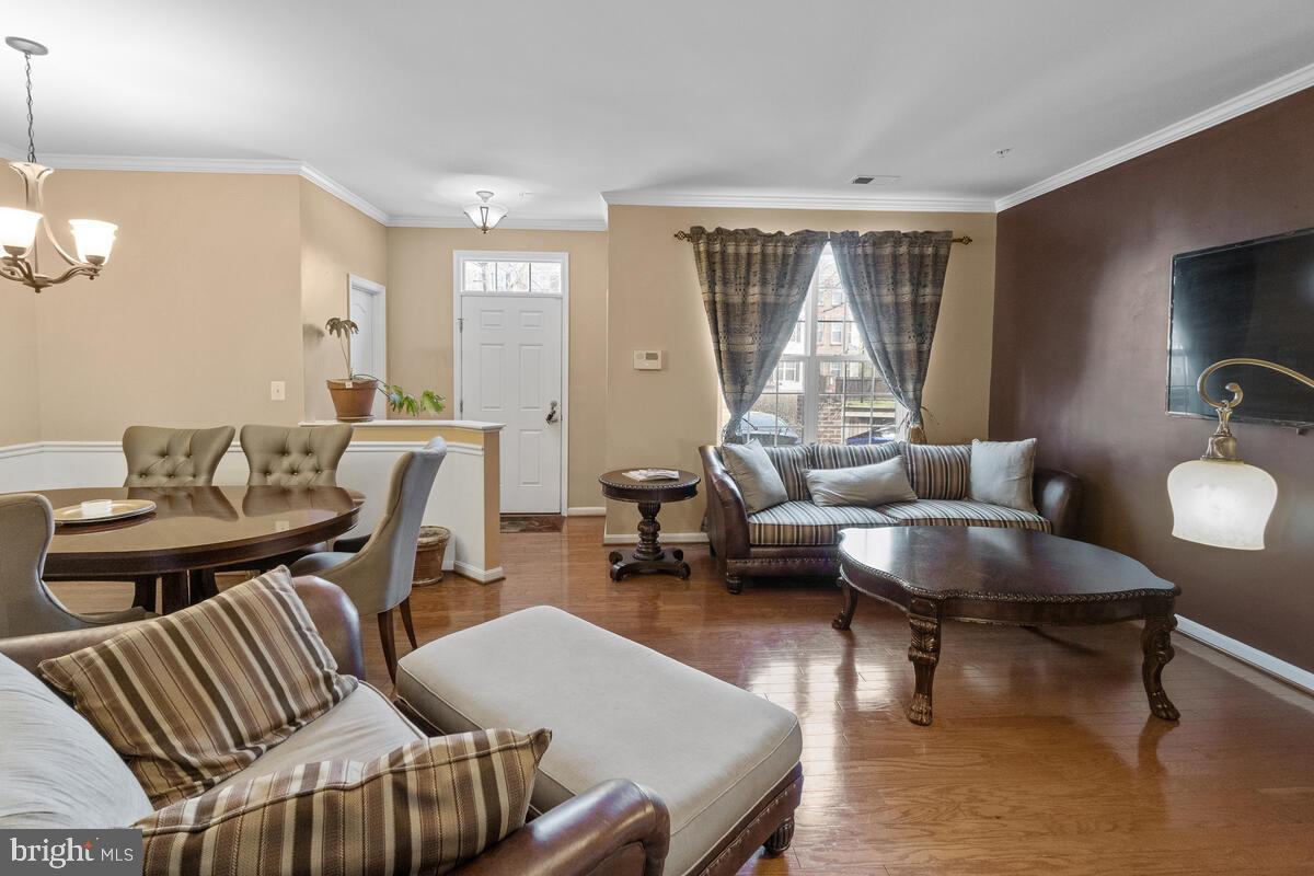 112 Featherstone Place Frederick, MD 21702 - Photo 3 of 27 Combination living and dining area.