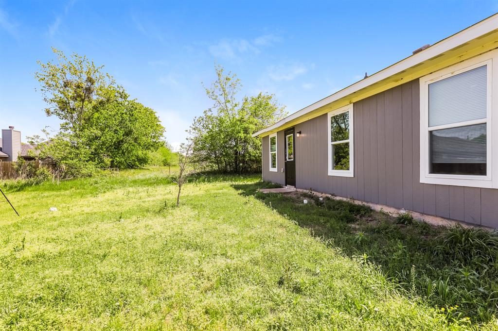 433 Shorty Street Mabank, TX 75147 - Photo 18 of 21 View of yard