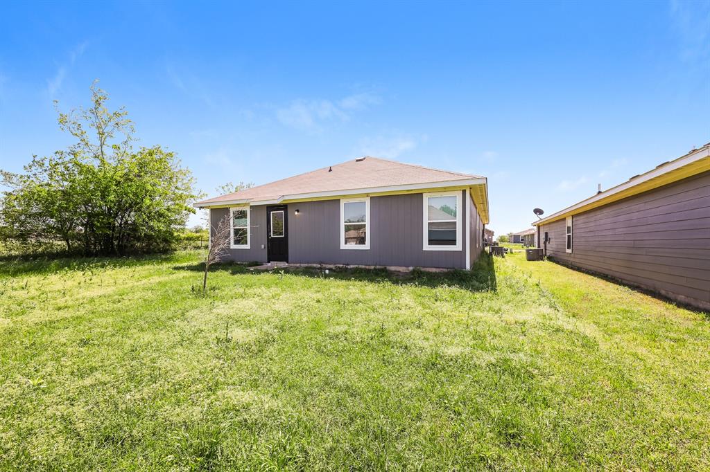 433 Shorty Street Mabank, TX 75147 - Photo 19 of 21 Back of house with a yard