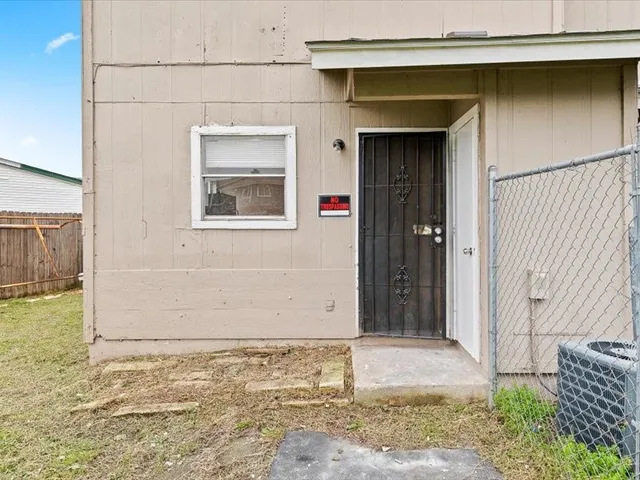 $1,100 | 8412 Garcreek Circle, Unit B, Austin, TX 78724