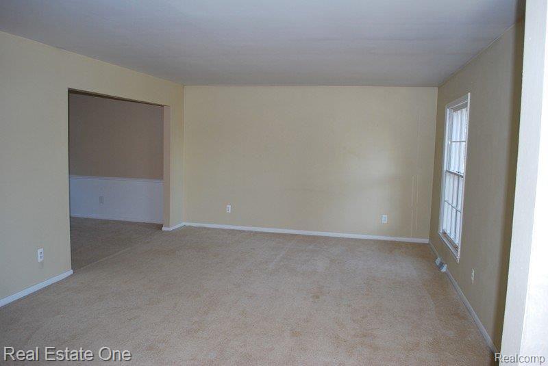 36290 Congress Road Farmington, MI 48335 - Photo 21 of 25 Living Area