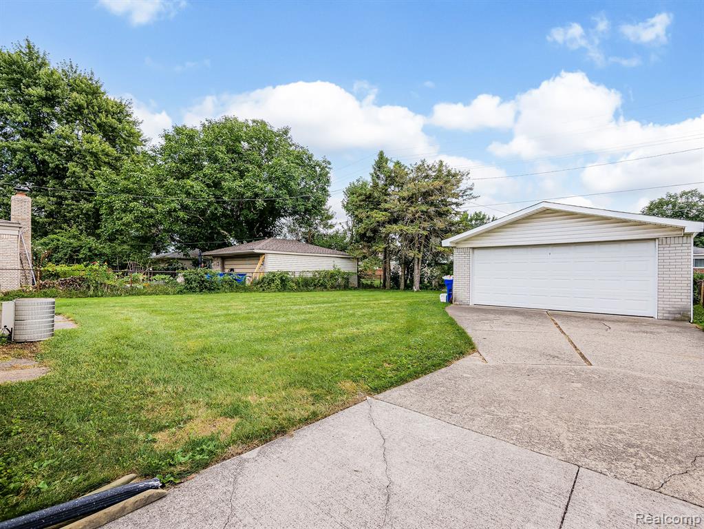 14144 Martin Road Warren, MI 48088 - Photo 13 of 17