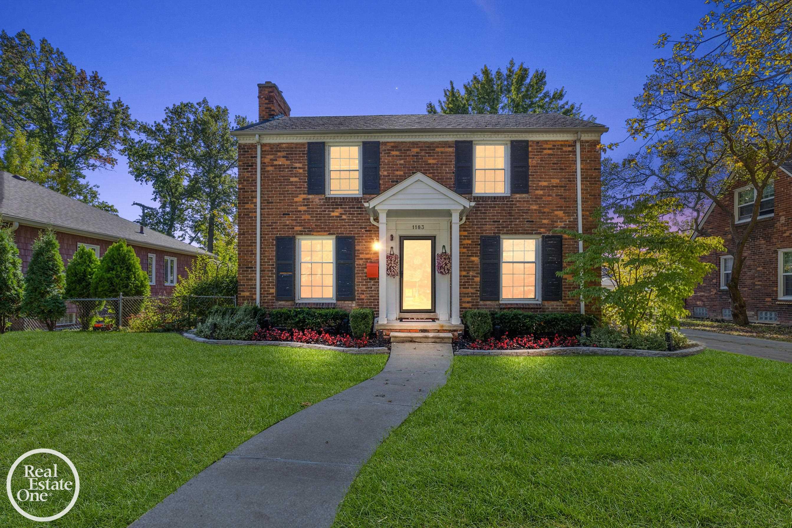 1183 Hawthorne Road Grosse Pointe, MI 48236 - Photo 2 of 48 50158747-b0892da9-859d-4542-92a2-91bbf2927bc2.JPG