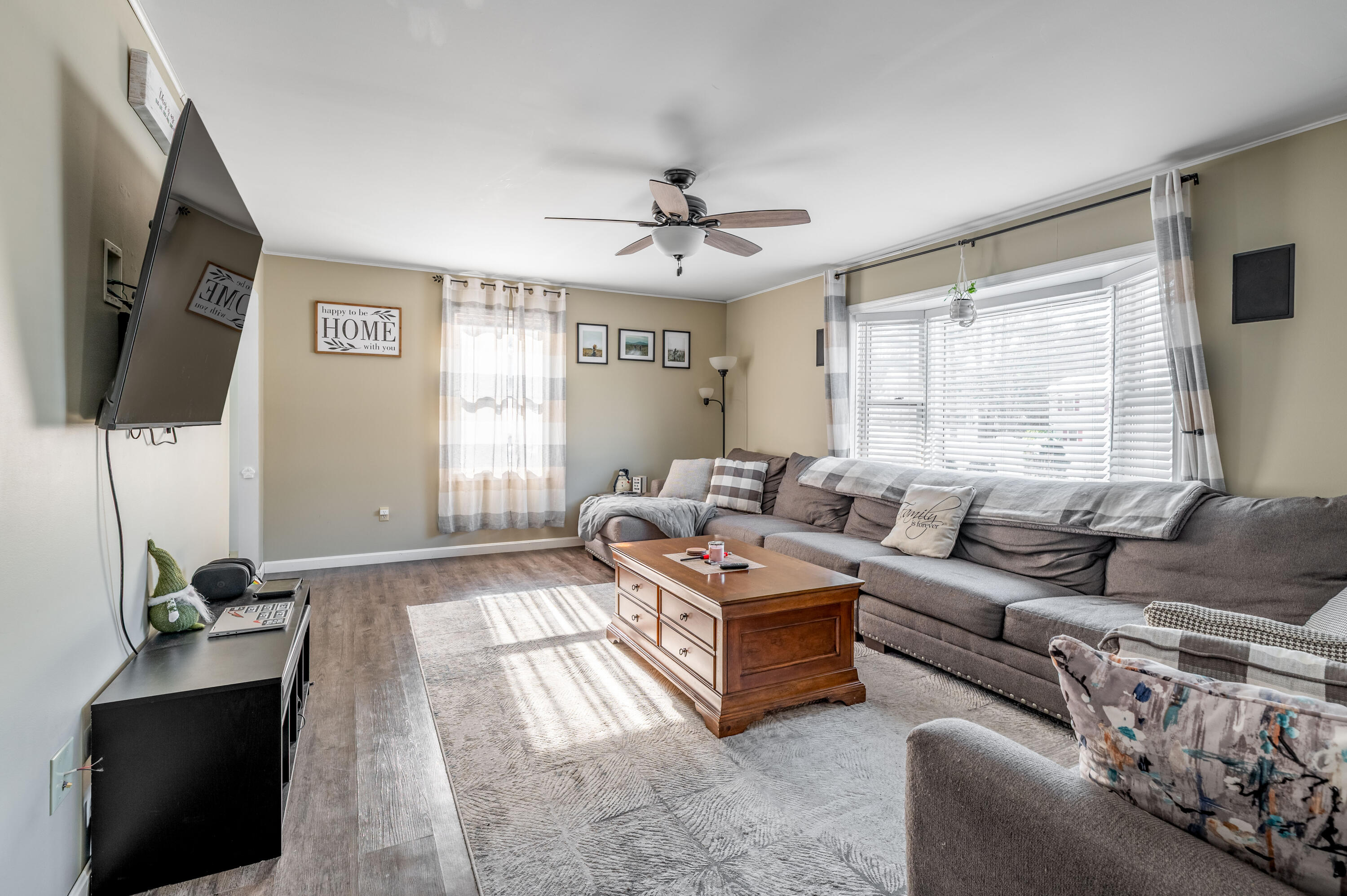 30 Yankee Avenue Bangor, ME 04401 - Photo 4 of 45 Living Room