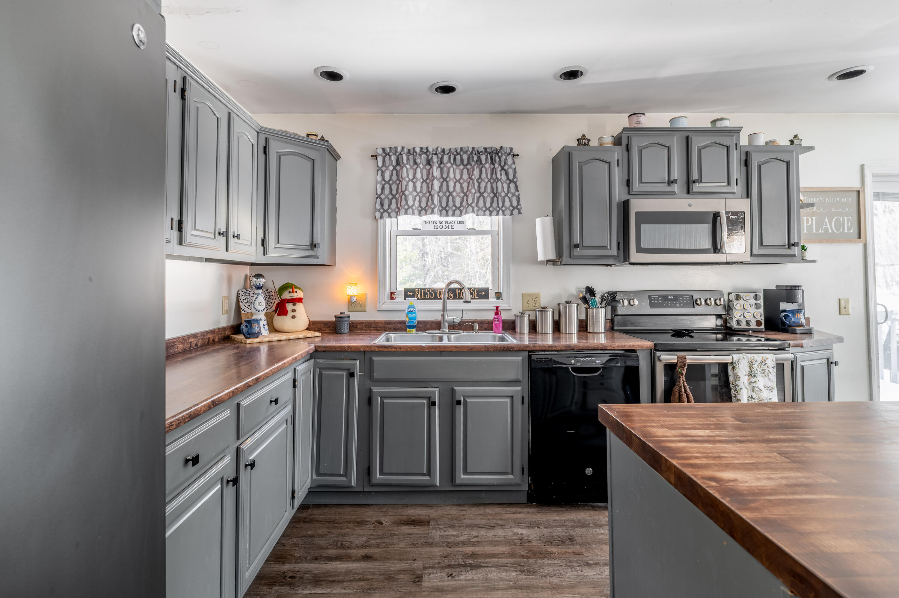 30 Yankee Avenue Bangor, ME 04401 - Photo 6 of 45 Kitchen
