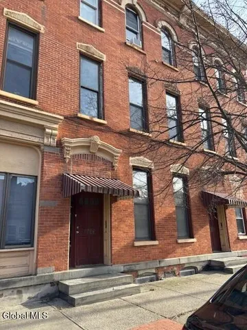 $1,125 | 1826 3rd Avenue, Unit 2, Watervliet, NY 12189