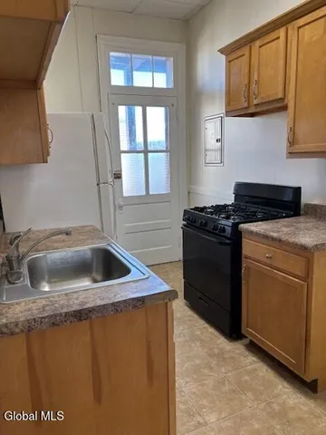 $1,125 | 1826 3rd Avenue, Unit 2, Watervliet, NY 12189