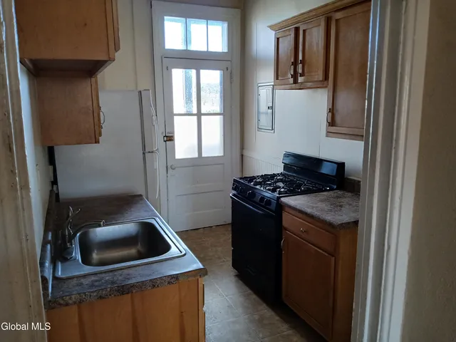 $1,125 | 1826 3rd Avenue, Unit 2, Watervliet, NY 12189