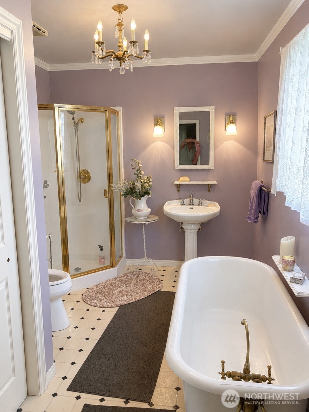 492 Pine Creek Road Tonasket, WA 98855 - Photo 16 of 37 a bathroom with a sink and a mirror