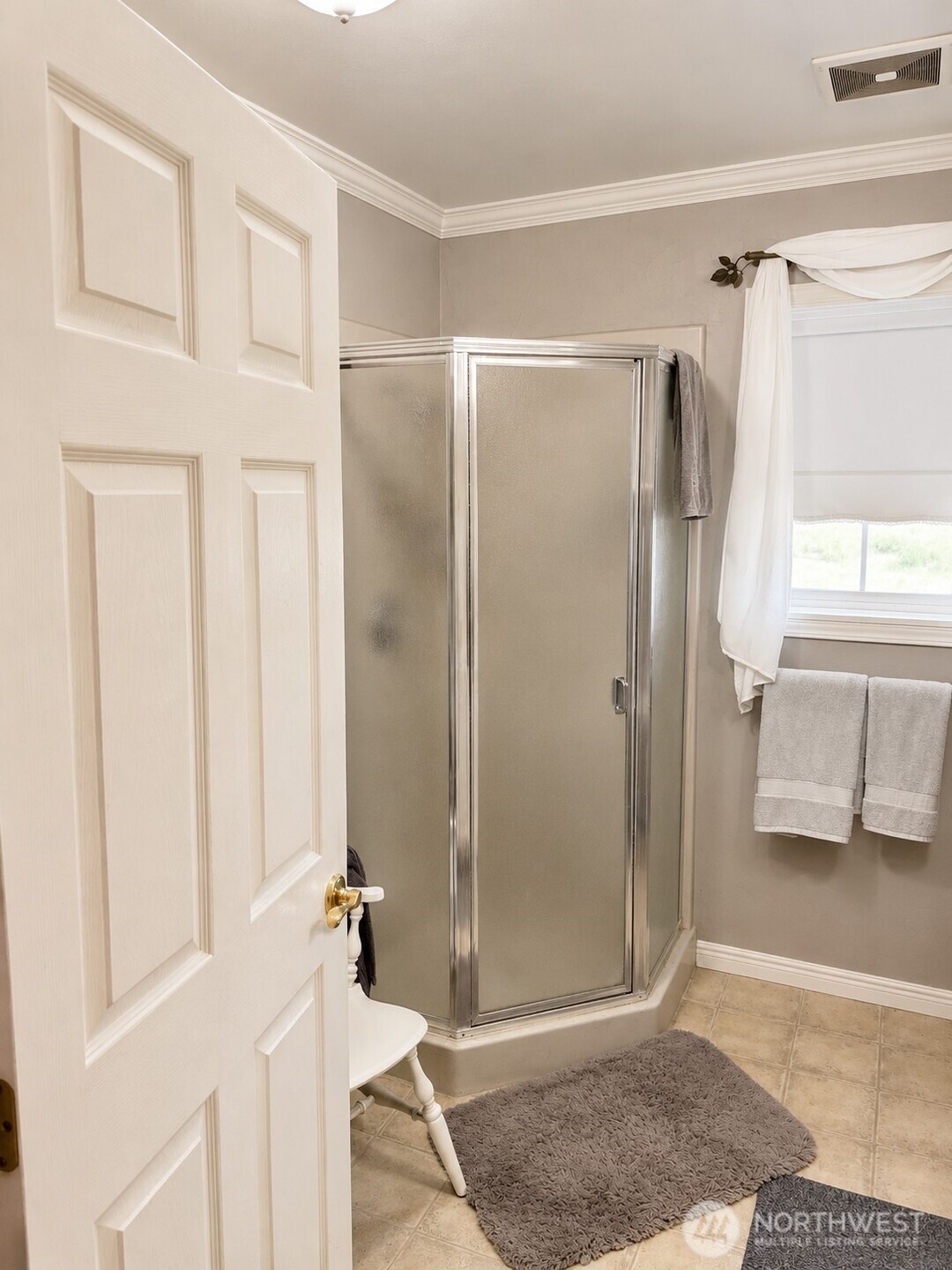 492 Pine Creek Road Tonasket, WA 98855 - Photo 20 of 37 a bathroom with a glass shower door