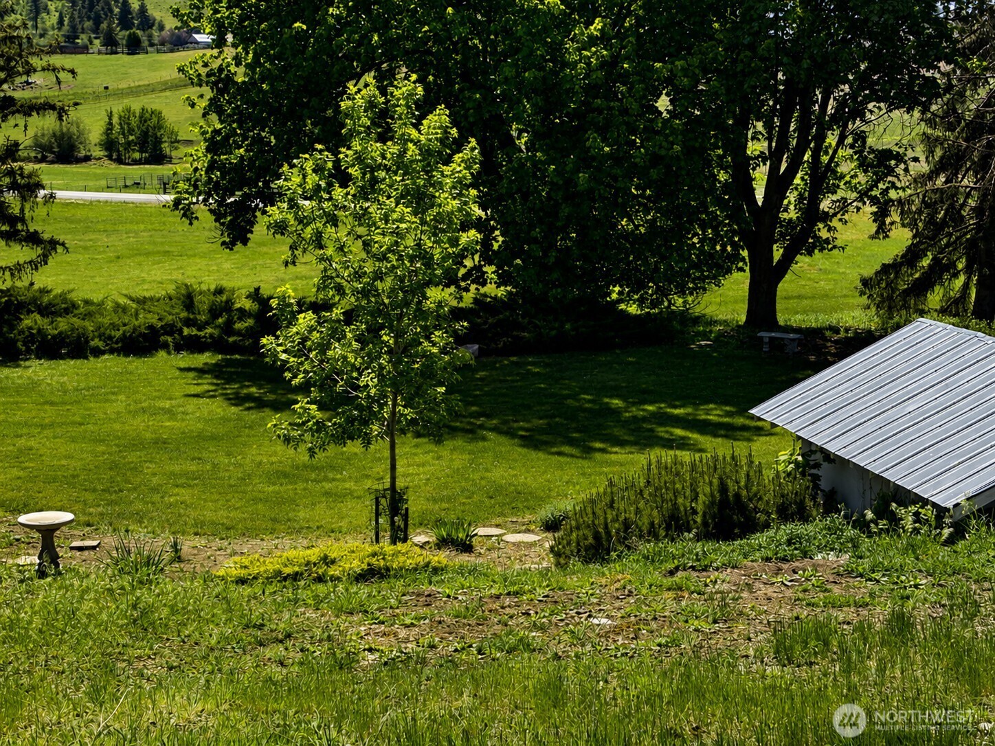 492 Pine Creek Road Tonasket, WA 98855 - Photo 35 of 37 a garden view with a fountain