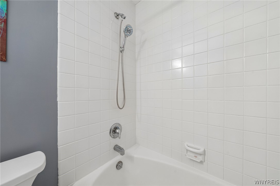 1439 North Forest Road, Unit 5 Amherst, NY 14221 - Photo 22 of 30 second full bathroom