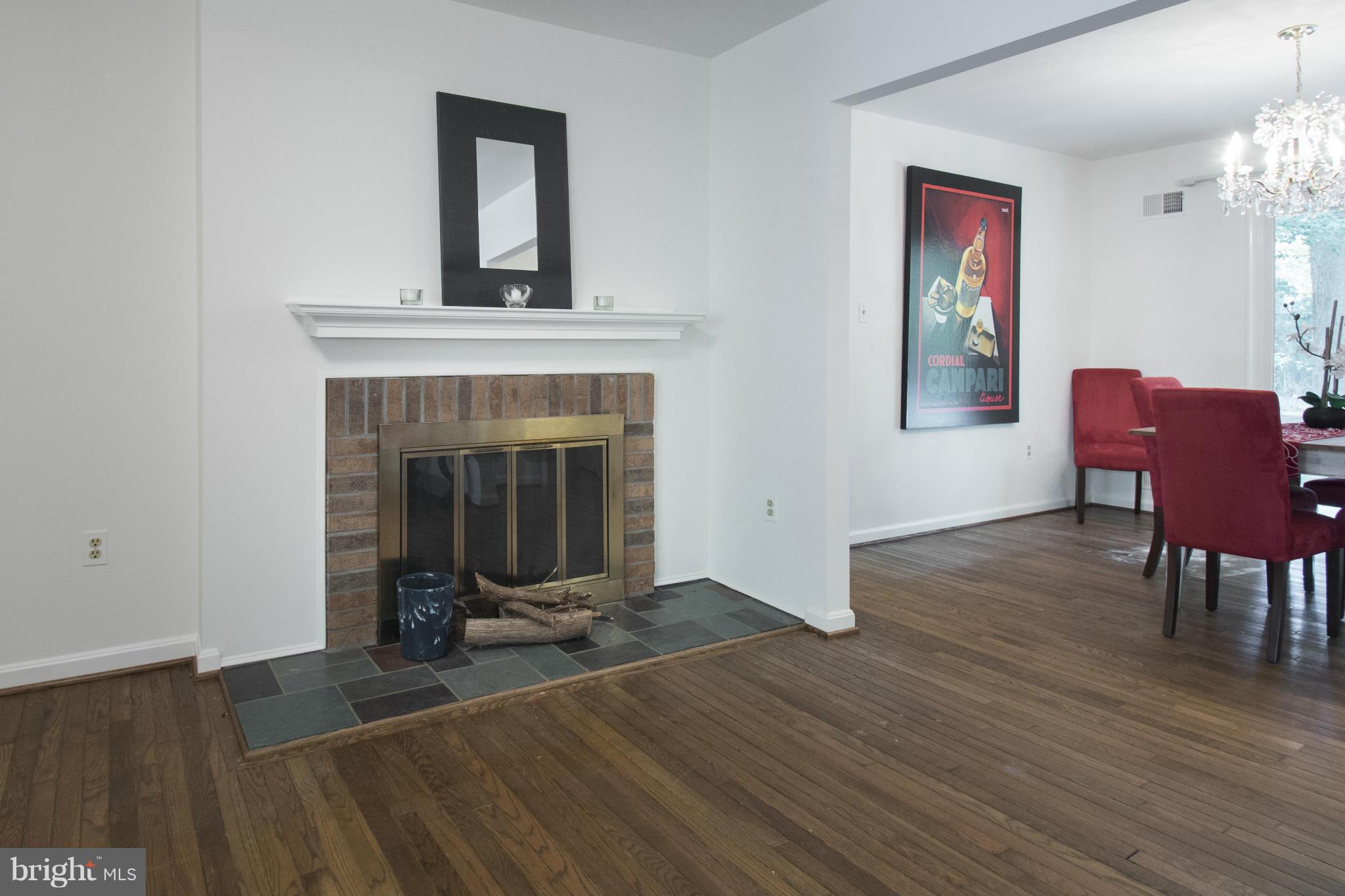 7716 Bells Mill Road Bethesda, MD 20817 - Photo 11 of 30 Living Room