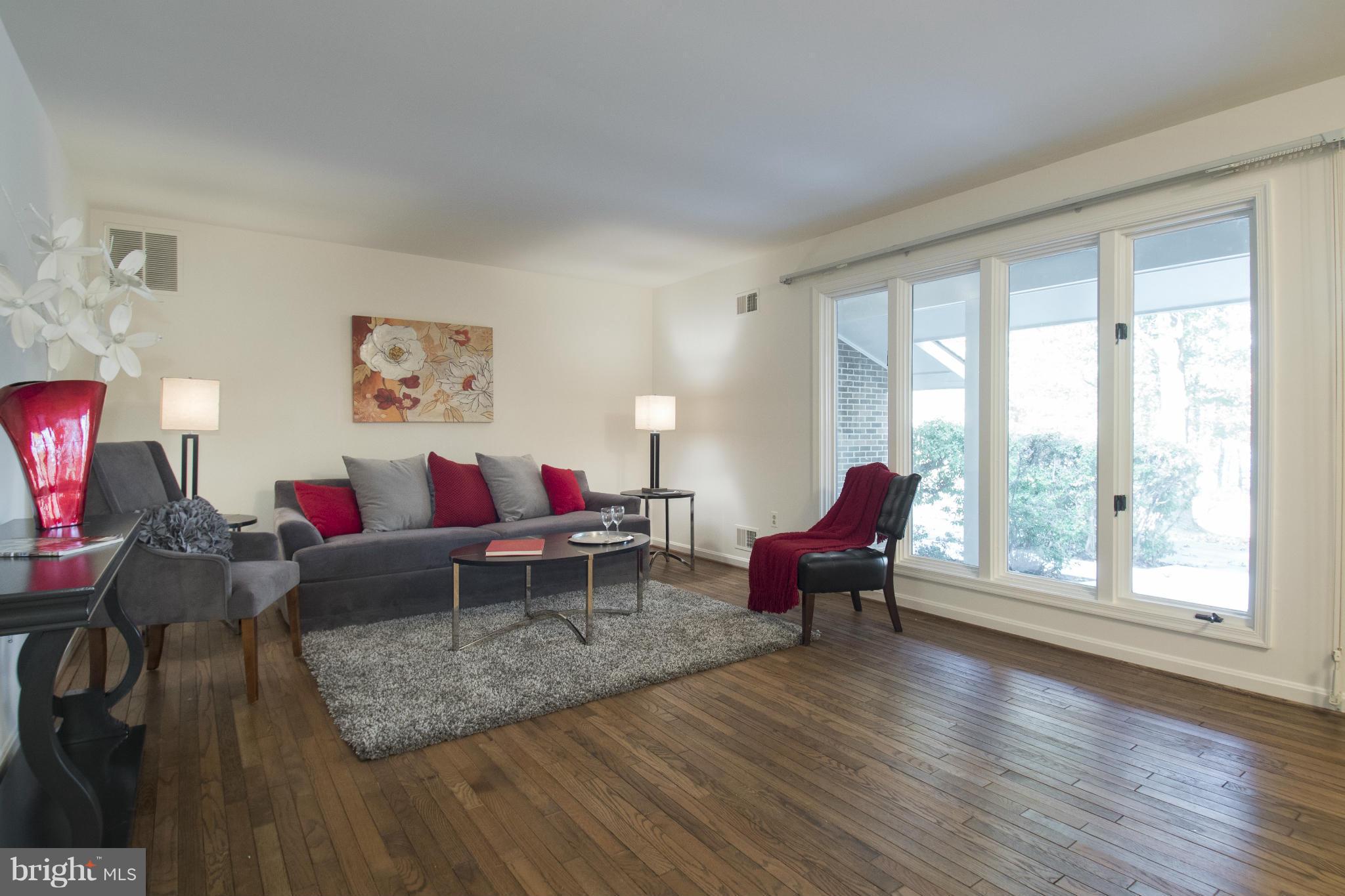 7716 Bells Mill Road Bethesda, MD 20817 - Photo 12 of 30 Living Room