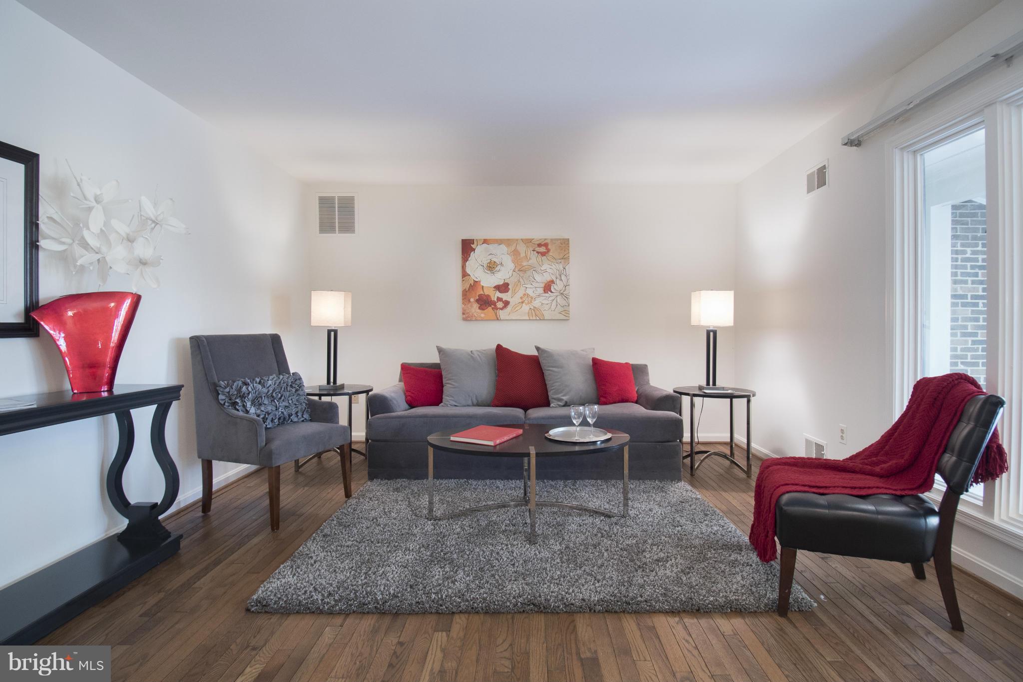 7716 Bells Mill Road Bethesda, MD 20817 - Photo 10 of 30 Living Room