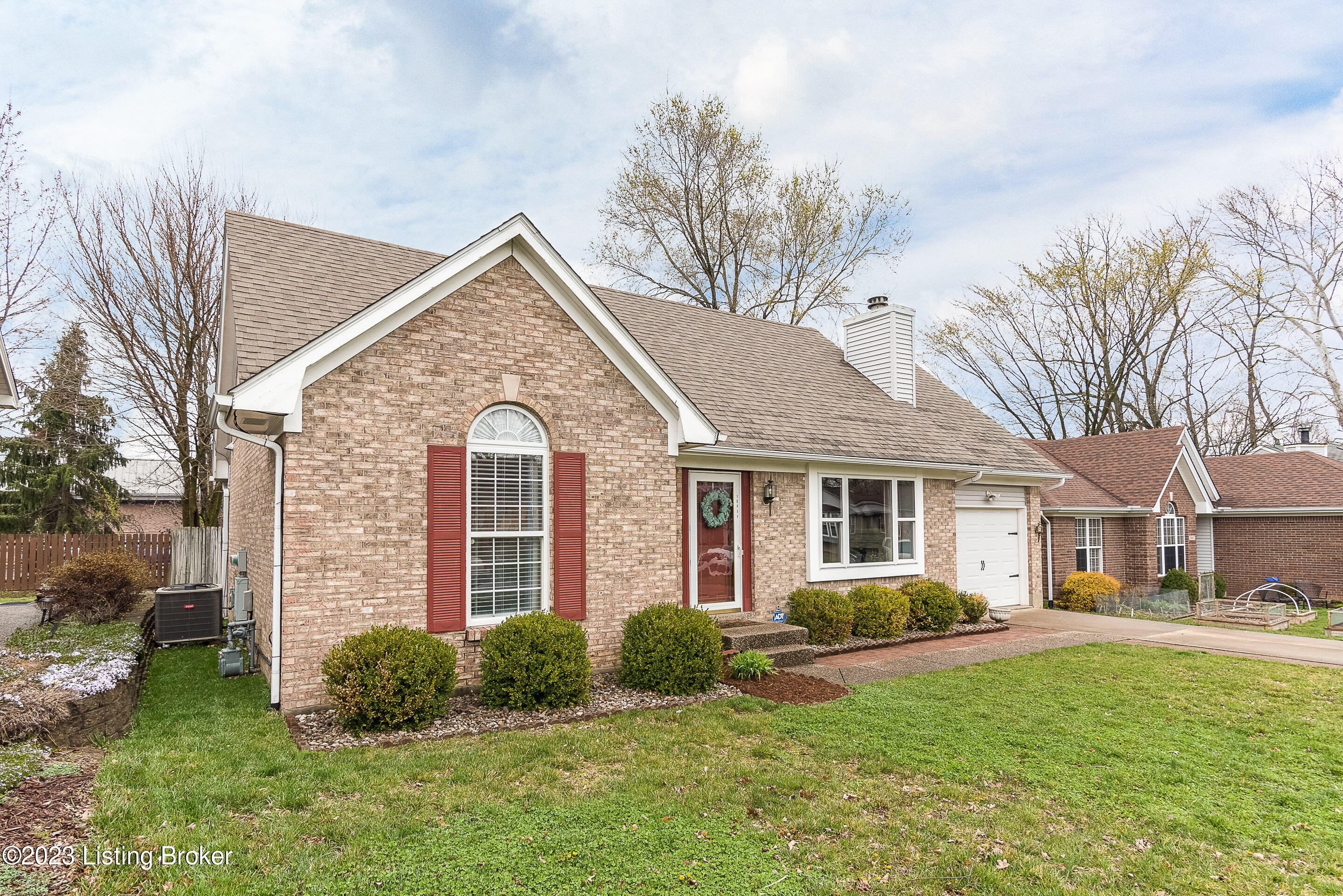10411 Vantage Road Louisville, KY 40299 - Photo 2 of 39 NT10L-2