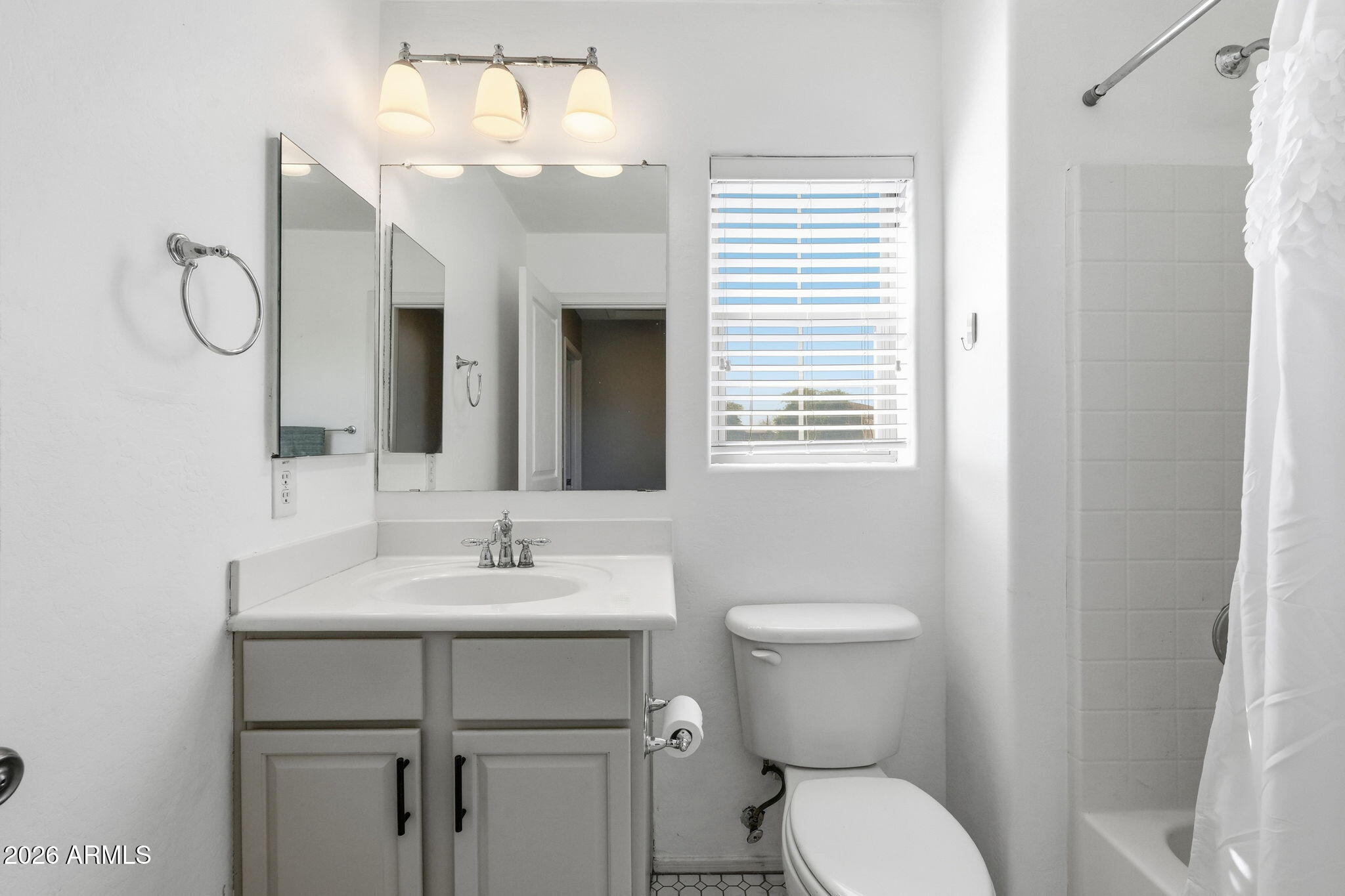 1646 East Joseph Way Gilbert, AZ 85295 - Photo 29 of 38 Bathroom 2