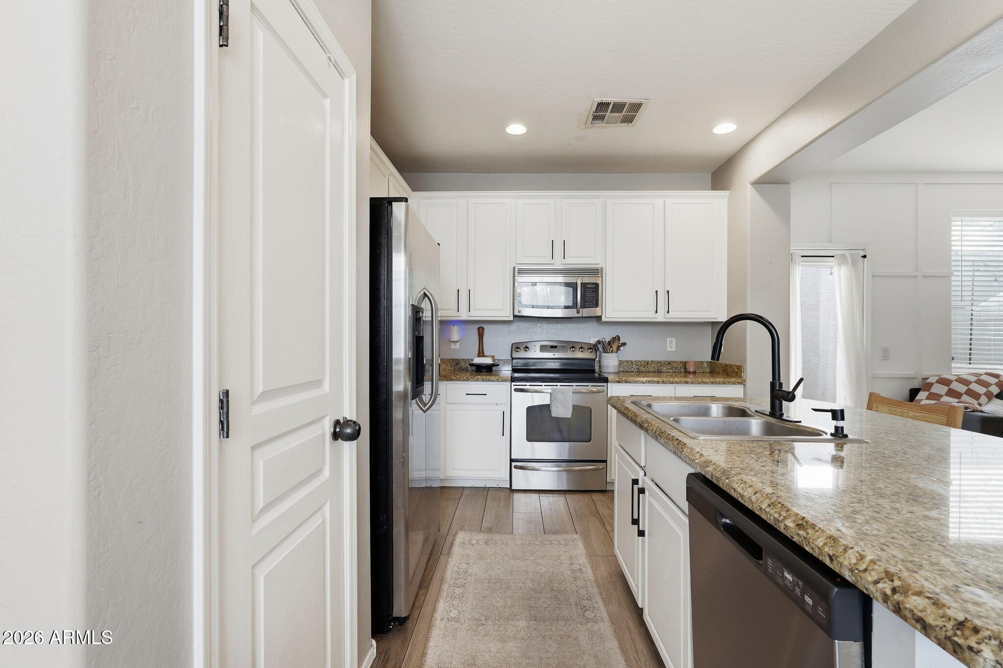 1646 East Joseph Way Gilbert, AZ 85295 - Photo 9 of 38 Kitchen
