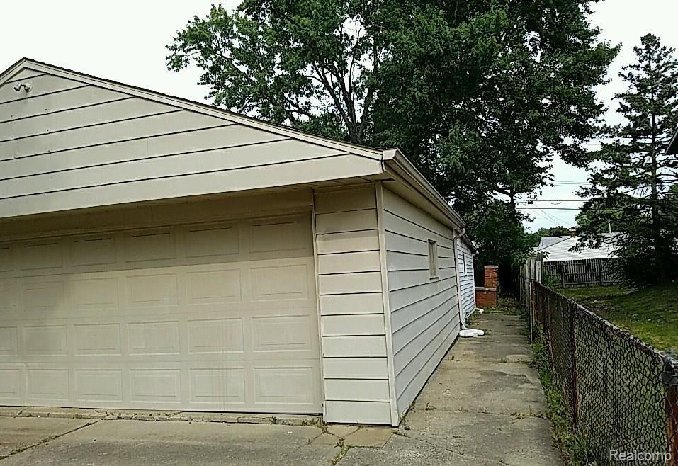 9475 Biddle Street Romulus, MI 48174 - Photo 2 of 15