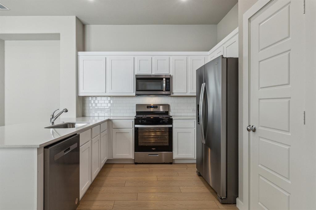 844 Sunflower Road Lavon, TX 75166 - Photo 5 of 24 Kitchen in the Birch home plan by Trophy Signature Homes – REPRESENTATIVE PHOTO