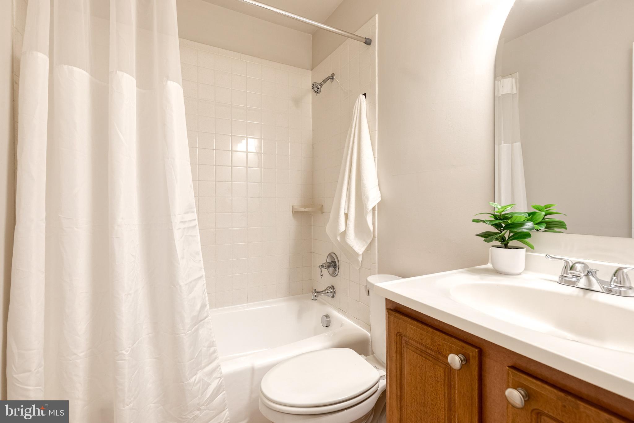 11501 Laurelwalk Drive Laurel, MD 20708 - Photo 17 of 26 Upstairs bathroom
