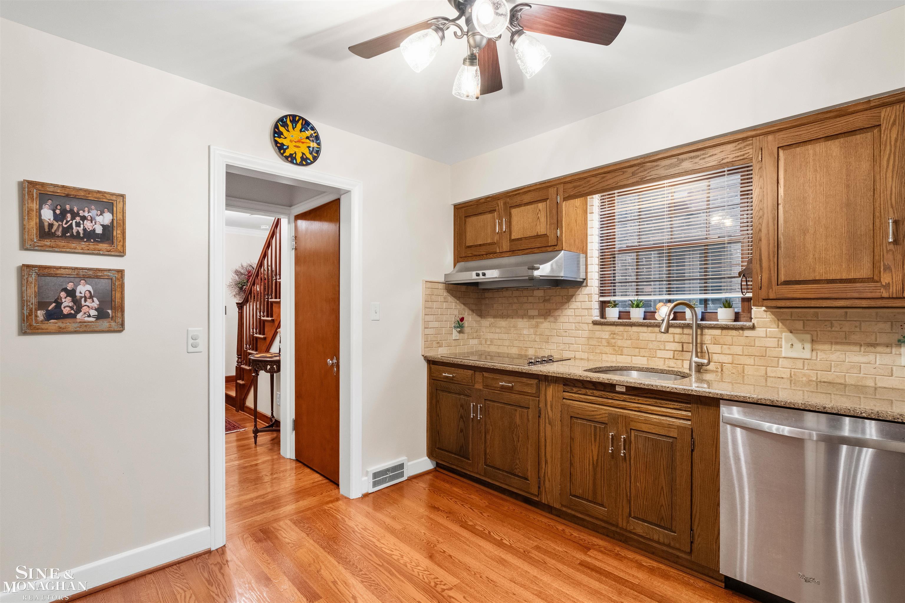 273 Moran Road Grosse Pointe, MI 48236 - Photo 23 of 57 50191215-0b2f6744-9dd3-498a-b260-7a3210e23a6b.JPG