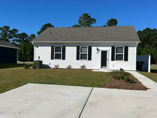 $2,300 | 300 North Atlantic Avenue, Wilmington, NC 28411