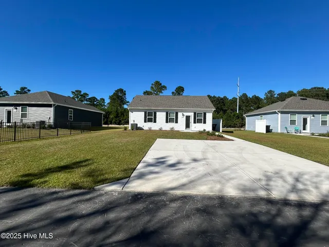 $2,300 | 300 North Atlantic Avenue, Wilmington, NC 28411