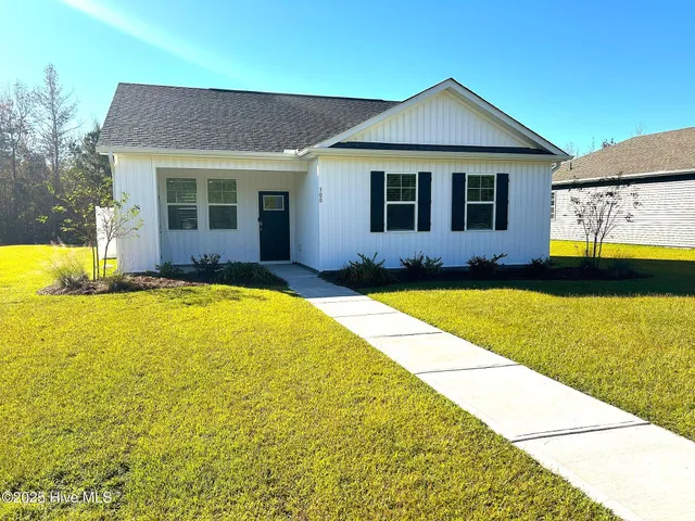 $2,300 | 300 North Atlantic Avenue, Wilmington, NC 28411
