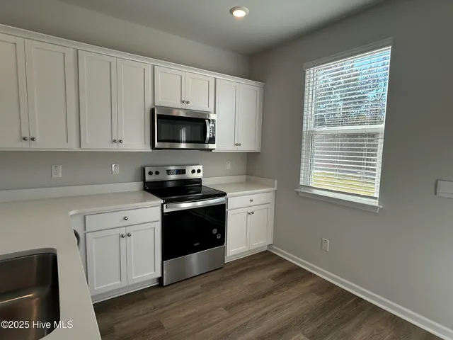 $2,300 | 300 North Atlantic Avenue, Wilmington, NC 28411