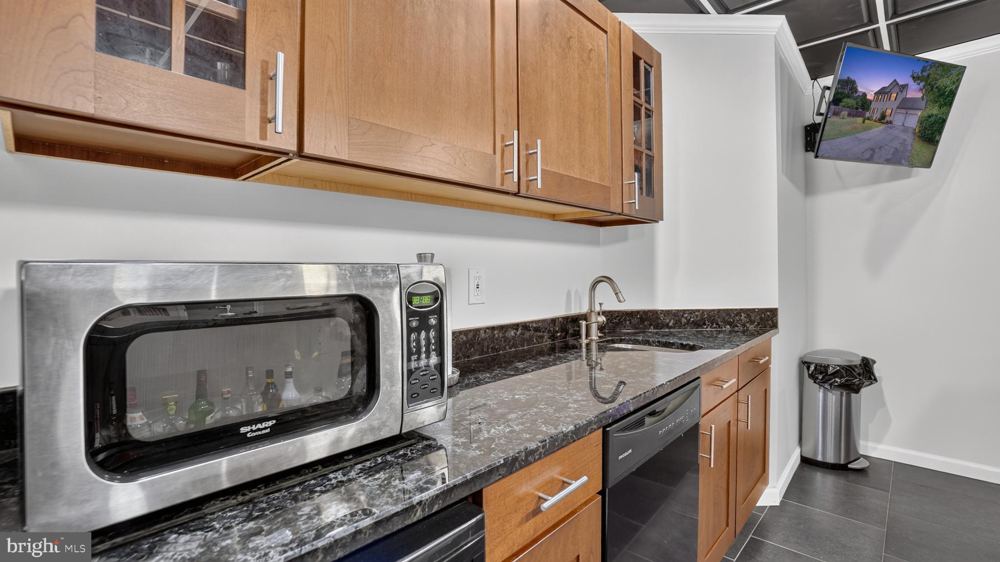 7724 Locust Grove Road Glen Burnie, MD 21060 - Photo 53 of 74 Bar