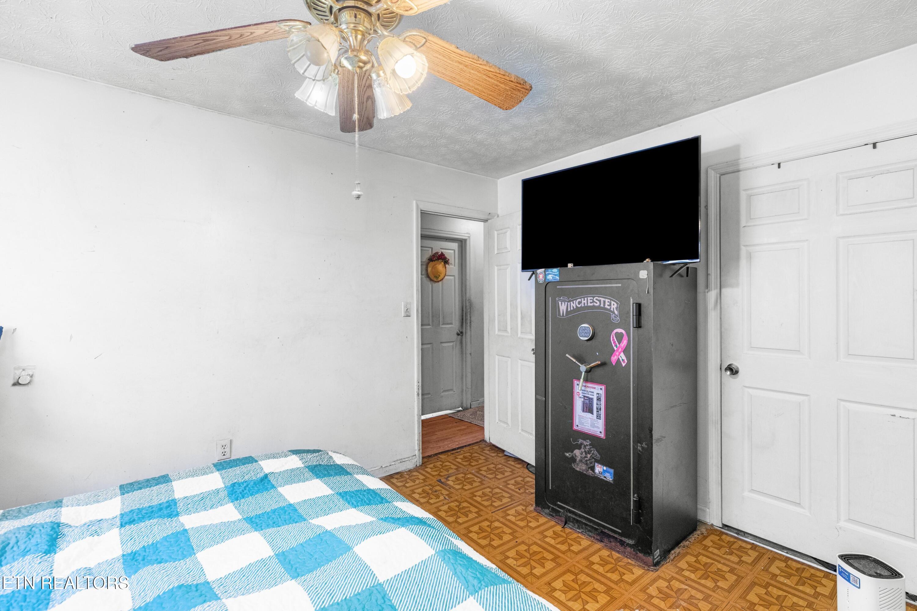 3013 Buckingham Road Greeneville, TN 37745 - Photo 11 of 26 011-3013BuckinghamRoad-Greeneville-TN-37