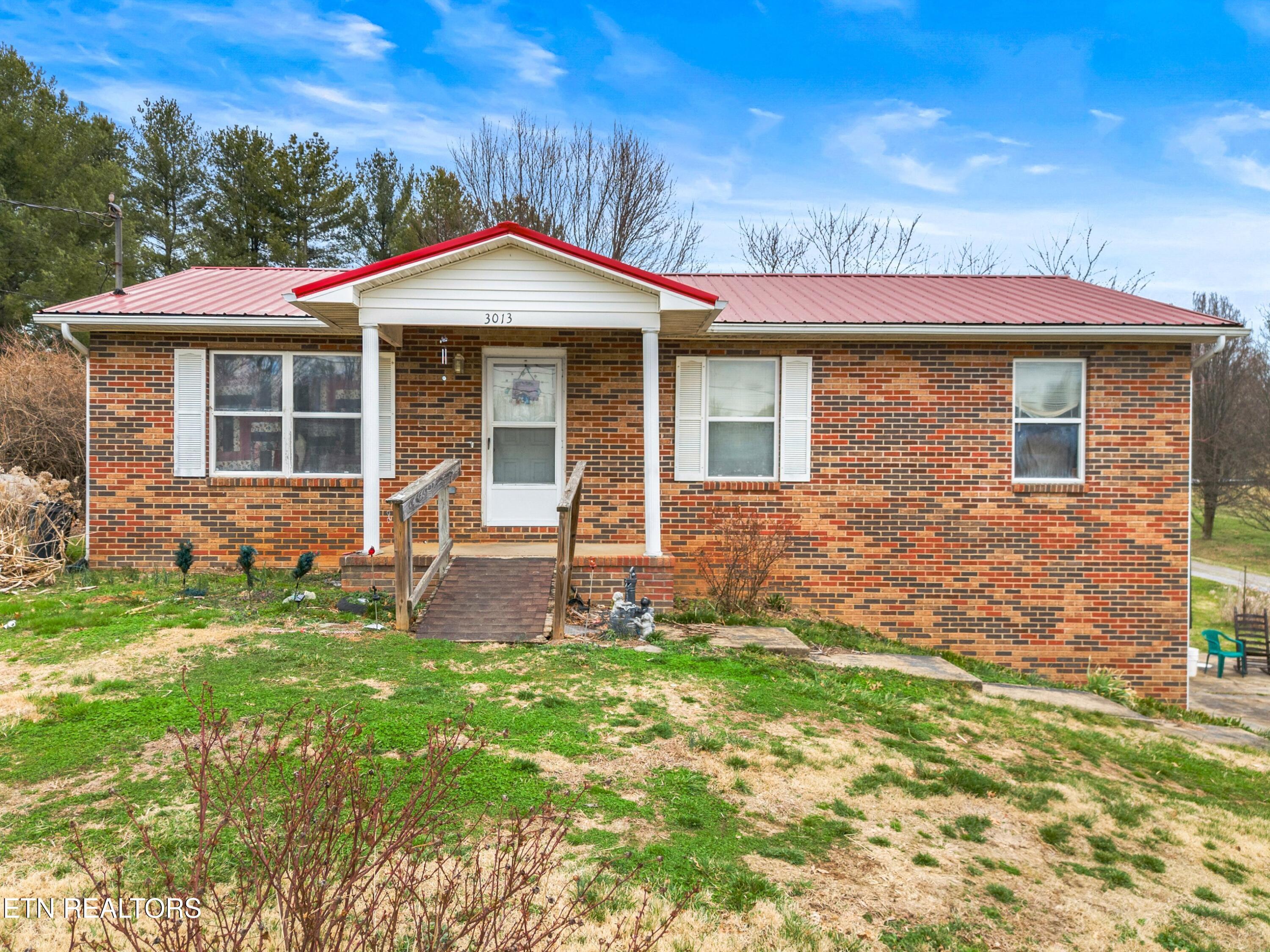 3013 Buckingham Road Greeneville, TN 37745 - Photo 2 of 26 002-3013BuckinghamRoad-Greeneville-TN-37