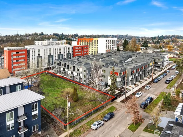 $1,500,000 | 7001 42nd Avenue South, Seattle, WA 98118