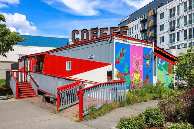 $1,500,000 | 7001 42nd Avenue South, Seattle, WA 98118