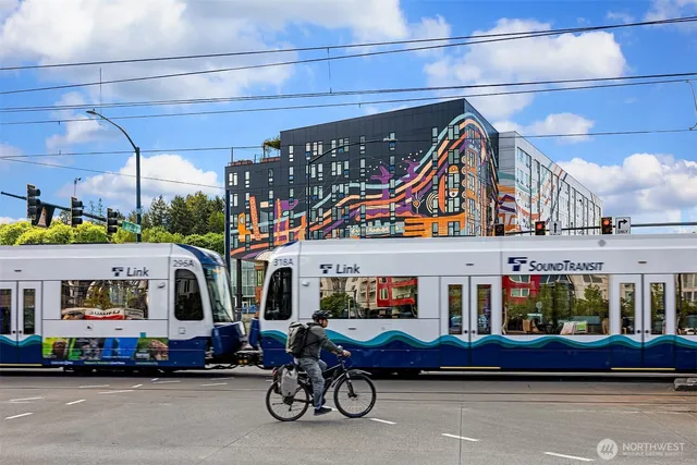 $1,500,000 | 7001 42nd Avenue South, Seattle, WA 98118