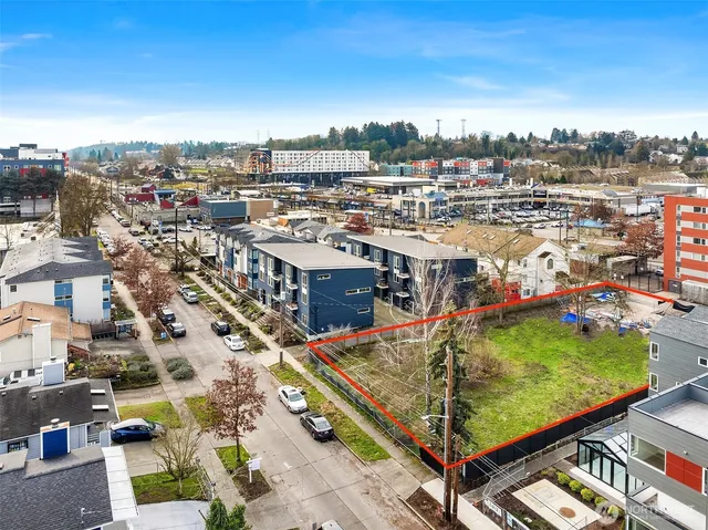 $1,500,000 | 7001 42nd Avenue South, Seattle, WA 98118