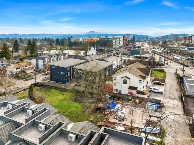 $1,500,000 | 7001 42nd Avenue South, Seattle, WA 98118