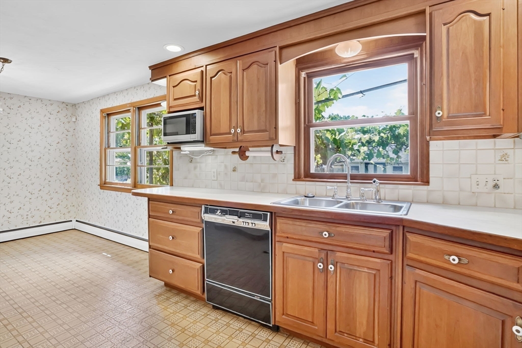 95 Wrenwood Street Springfield, MA 01119 - Photo 23 of 35