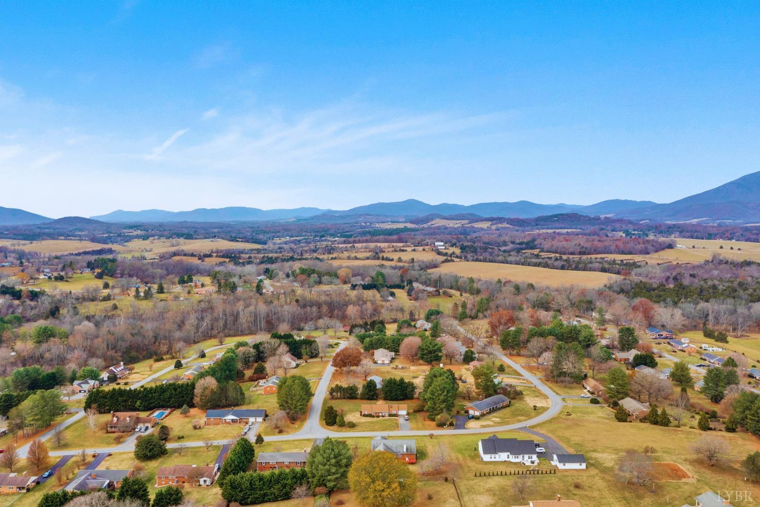 1723 Grandview Road Bedford, VA 24523 - Photo 6 of 37 Gallery Image 6