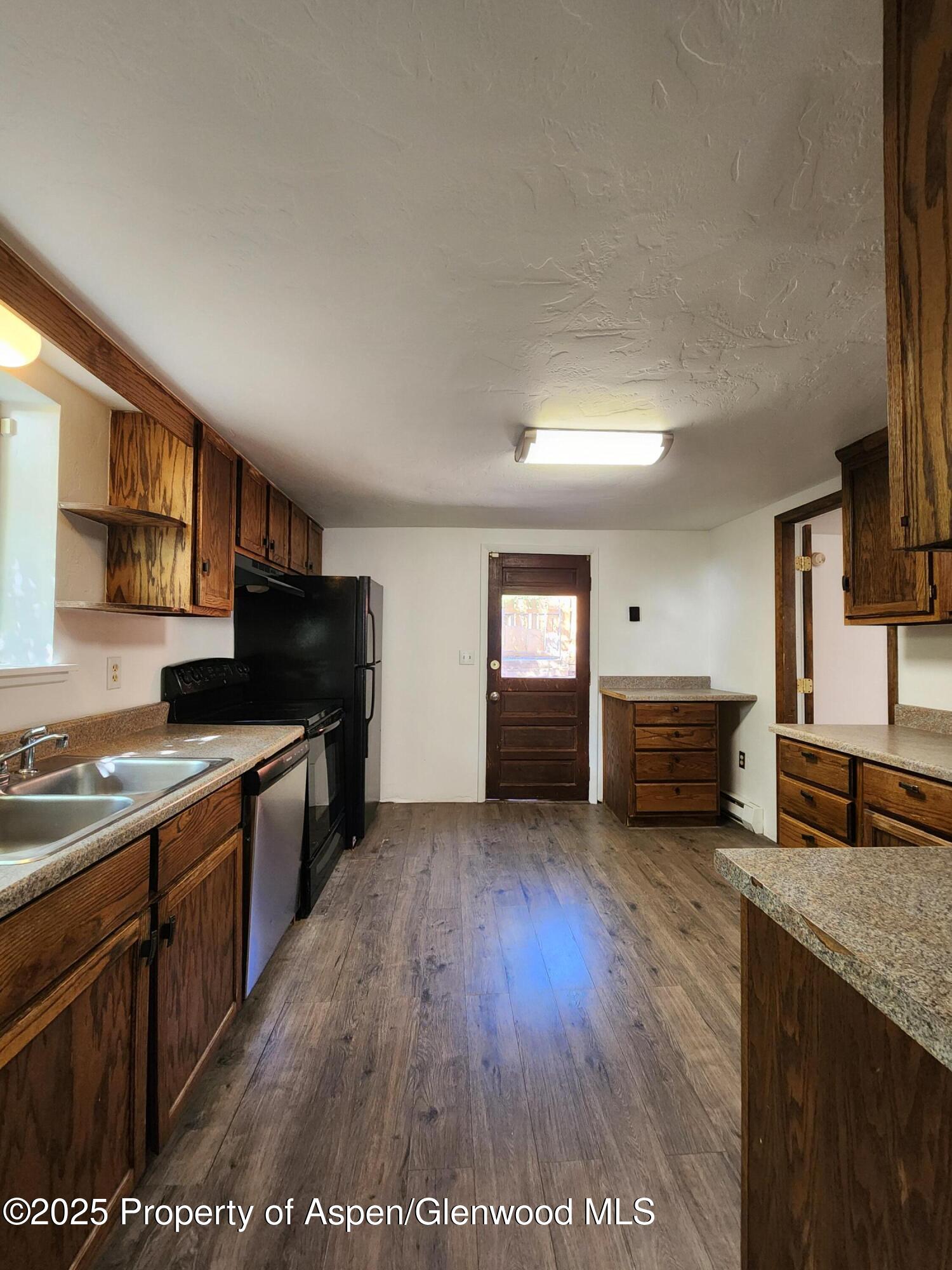 532 West Main Street New Castle, CO 81647 - Photo 4 of 21 20250925_142813