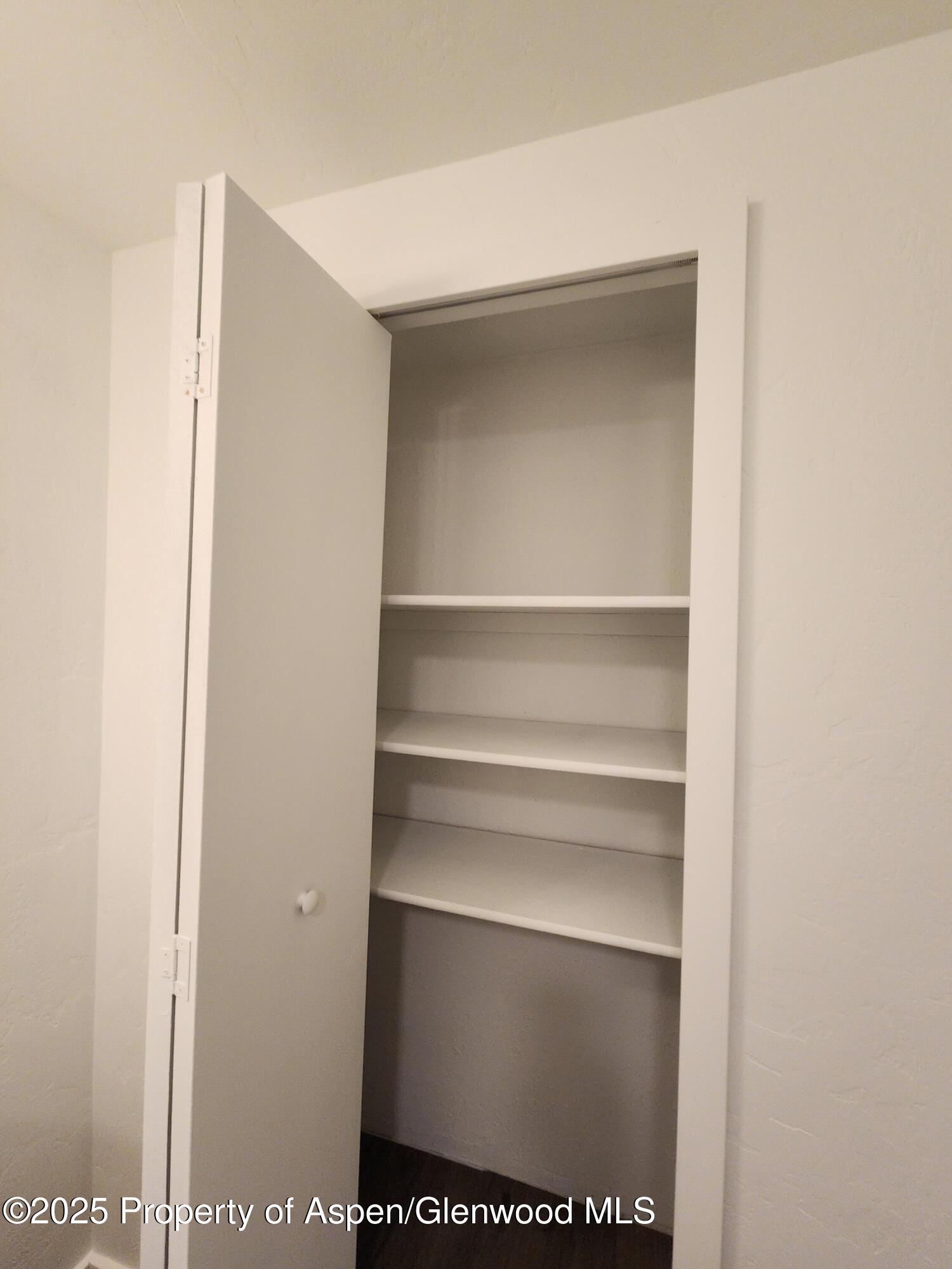 532 West Main Street New Castle, CO 81647 - Photo 9 of 21 20250925_143044