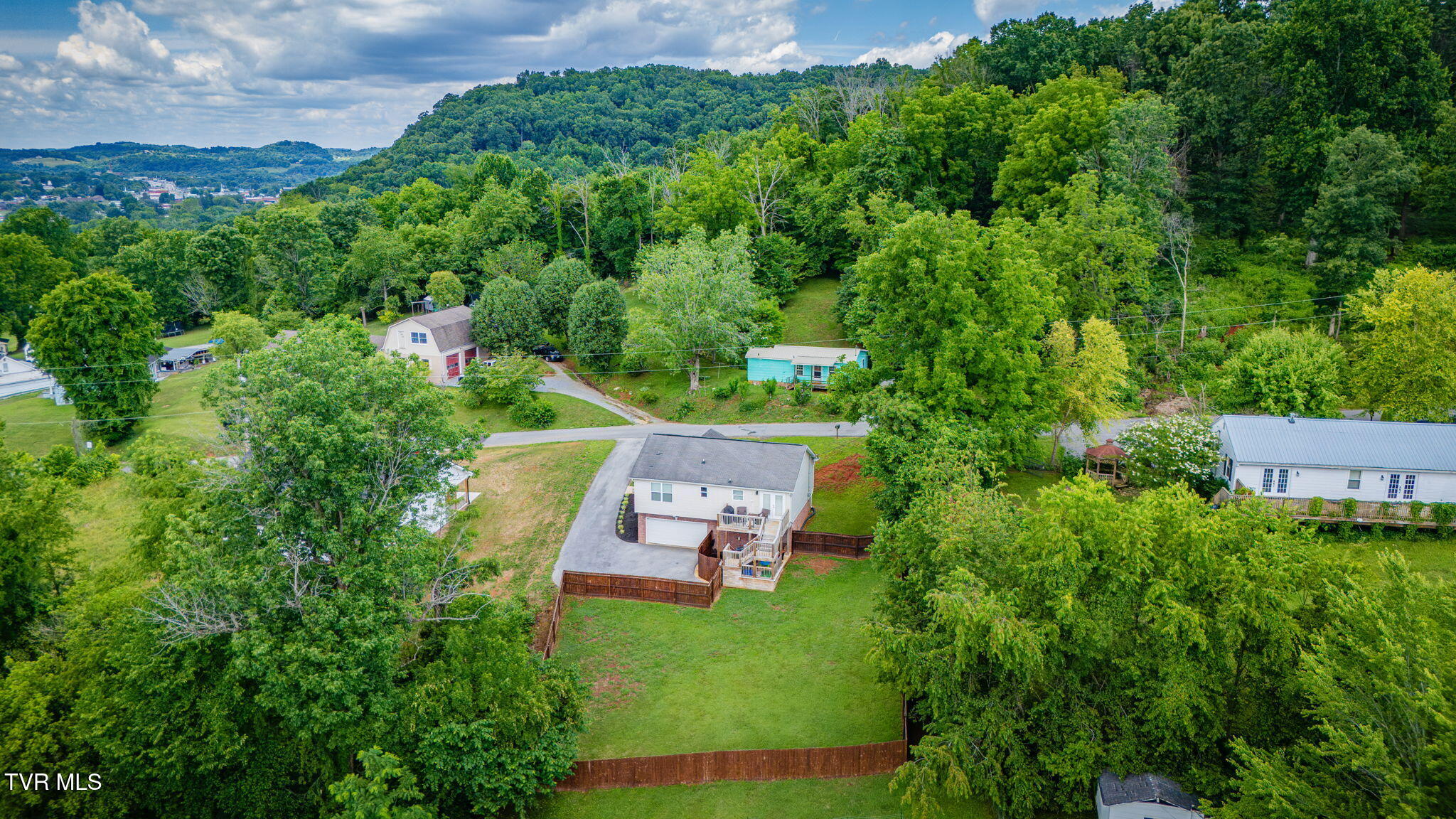 220 Old Siam Road Elizabethton, TN 37643 - Photo 39 of 41 104