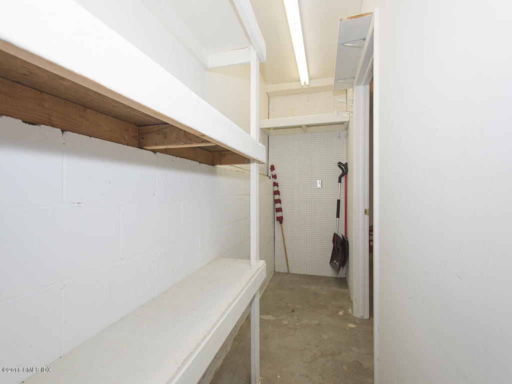 6 Crawford Terrace Riverside, CT 06878 - Photo 26 of 29 a view of bathroom