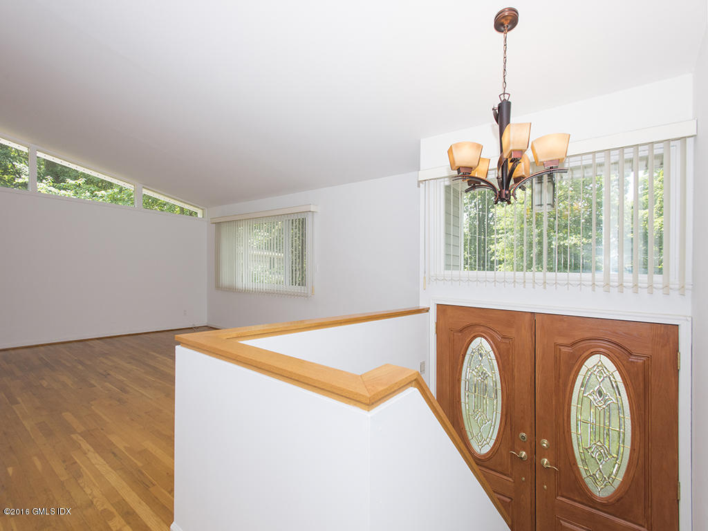 6 Crawford Terrace Riverside, CT 06878 - Photo 5 of 29 a view of a room with gym equipment